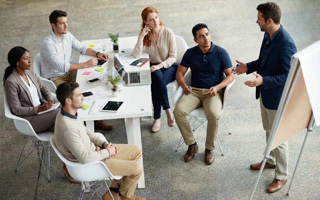 Posture-managériale manager animant son équipe